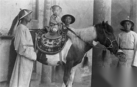 苦难皇帝历史图片