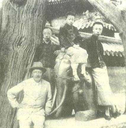 庄士敦历史图片