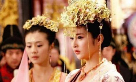 李裹儿历史图片