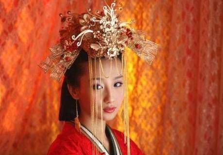 历史上第一位被废黜的皇后历史图片
