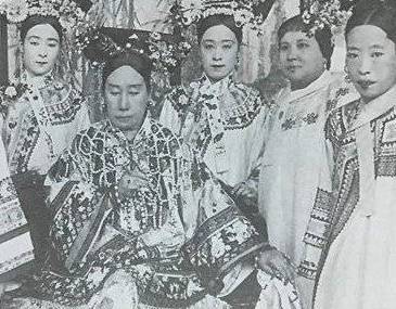 历史上第一位皇后是谁？后妃制度是由谁制定的？历史图片