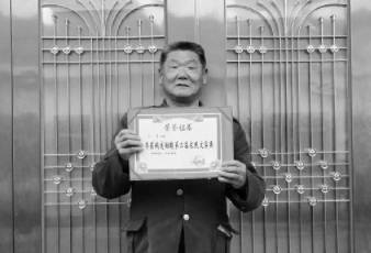 模仿“咏鹅”写下“咏鸡”历史图片
