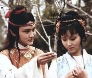 红楼梦中宝玉与黛玉之间的感情是如何发展的 ?历史图片