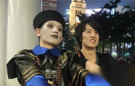 为什么僵尸都穿着满清朝服历史图片
