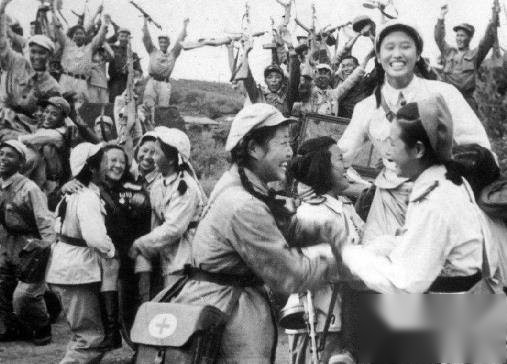女兵历史图片