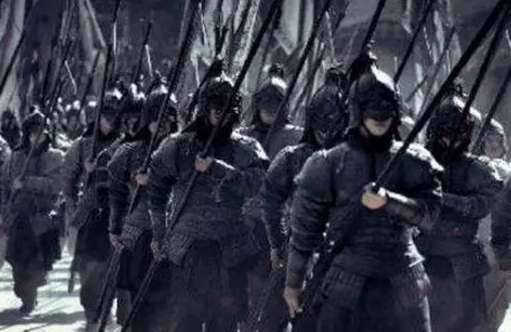 古代打仗哪些士兵站在第一排?站在第一排为什么往前冲历史图片