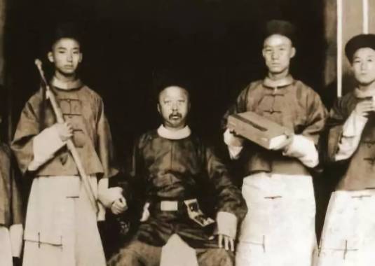 铁帽子王历史图片