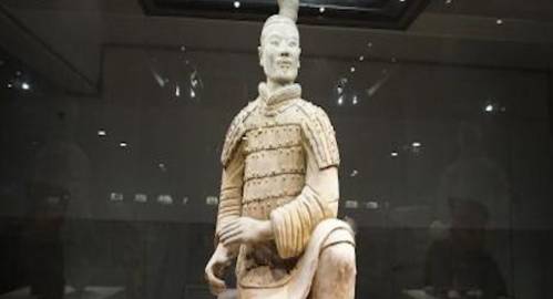 强大的秦王朝为什么只存在了15年?秦汉之间存在什么的差别是什么?历史图片