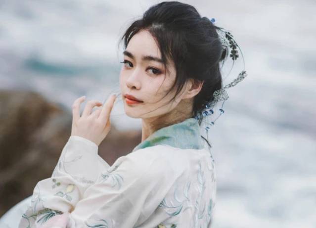 关盼盼历史图片