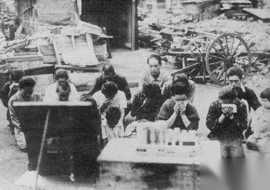 1945年天皇“玉音”播放投降历史图片