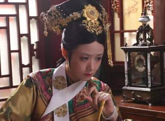 清宫妃子领子上的白色带是干什么用的？历史图片