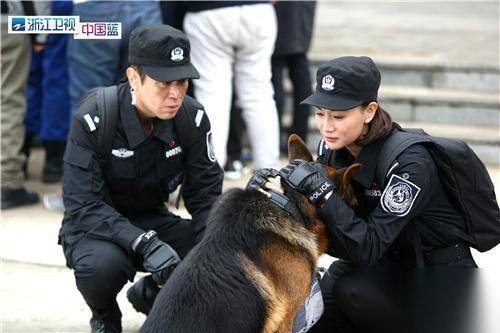 警花与警犬历史图片