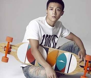 《为了你我愿意热爱整个世界》历史图片
