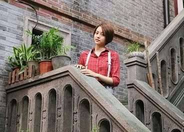 《为了你我愿意热爱整个世界》历史图片