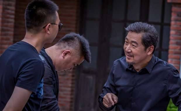 《也平凡》历史图片