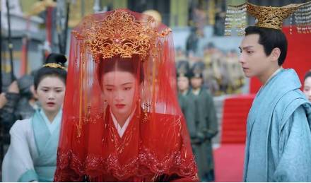 《白发王妃》历史图片