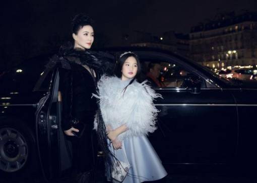 《白发王妃》历史图片