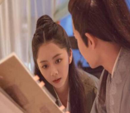 《锦衣之下》历史图片
