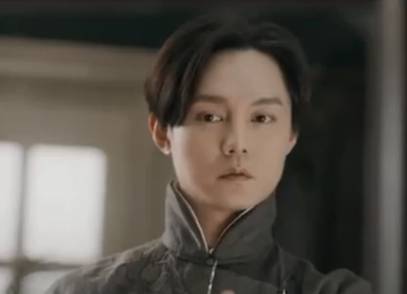 《鬓边不是海棠红》历史图片