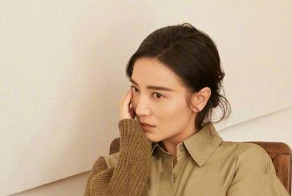 《白色月光》历史图片