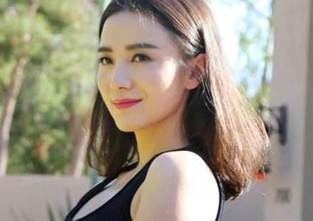 《盛装》历史图片