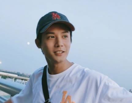 《满月之下请相爱》历史图片