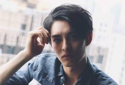 《他在逆光中告白》历史图片
