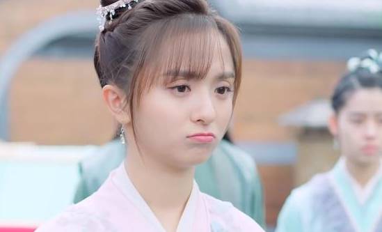 《小女霓裳》历史图片