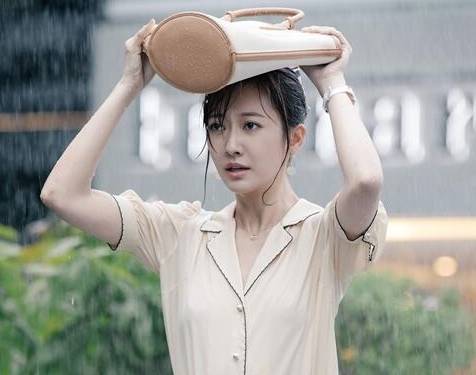 《他在逆光中告白》历史图片
