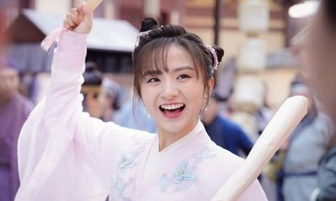 《小女霓裳》历史图片