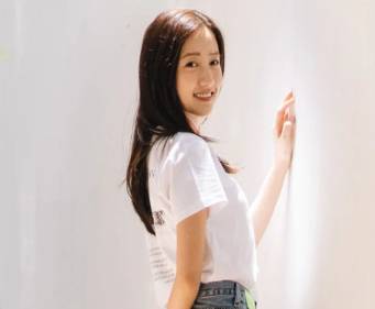 《月里青山淡如画》历史图片
