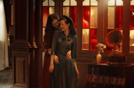 《双镜》历史图片
