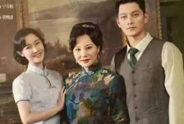《婆婆的镯子》历史图片