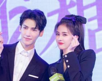 《长月烬明》历史图片