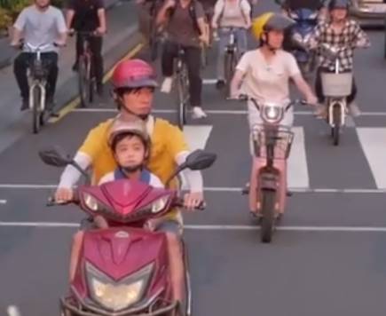 《奇迹·笨小孩》历史图片