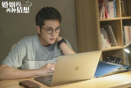 《婚姻的两种猜想》历史图片