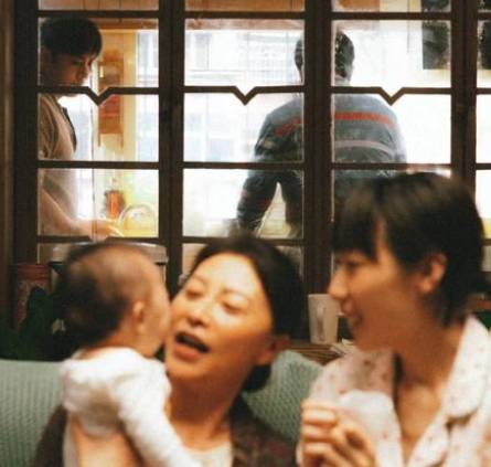 《亲爱的小孩》历史图片