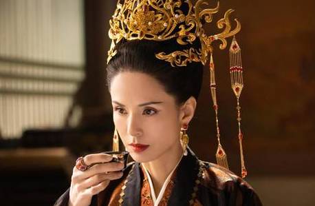 《且试天下》历史图片