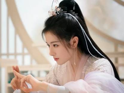 《星落凝成糖》历史图片