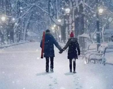 《在暴雪时分》历史图片