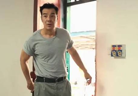 《许你万家灯火》历史图片