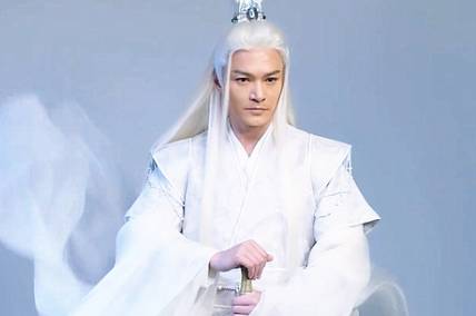 《长月烬明》历史图片