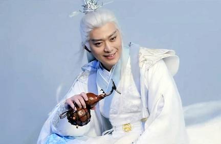 《长月烬明》历史图片