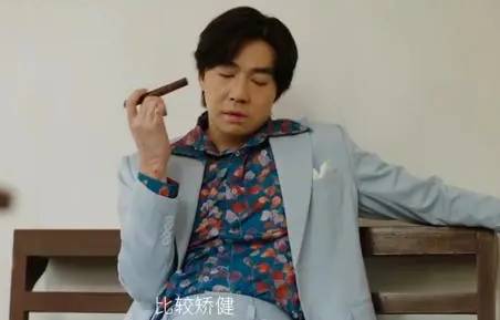 《他是谁》历史图片