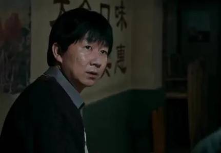 《他是谁》历史图片