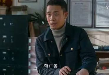 《他是谁》历史图片