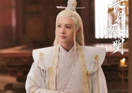 《长月烬明》历史图片