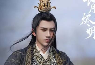 《长月烬明》历史图片