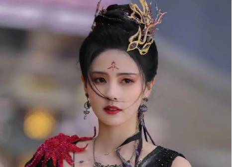 《长月烬明》历史图片