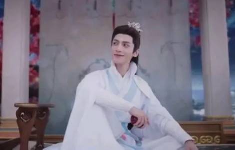 《长月烬明》历史图片